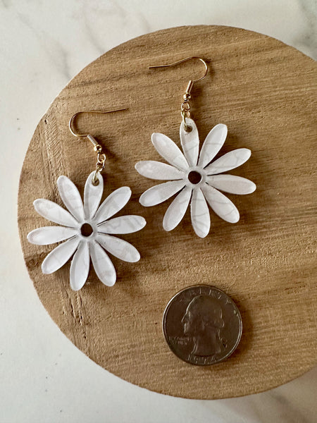 white daisy dangle earrings