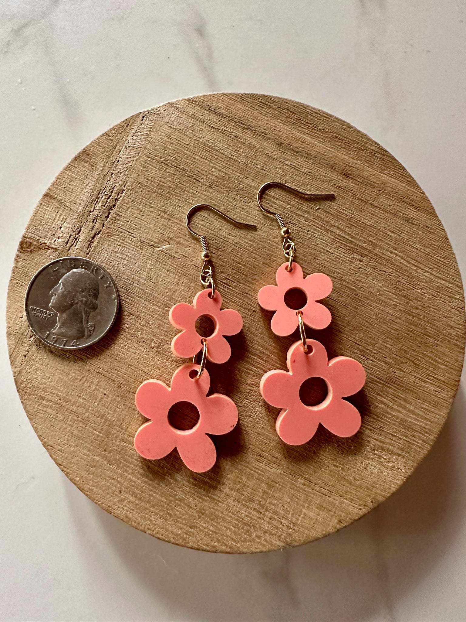pink daisy dangle earrings