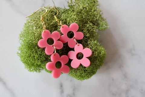 hot pink daisy dangle earrings