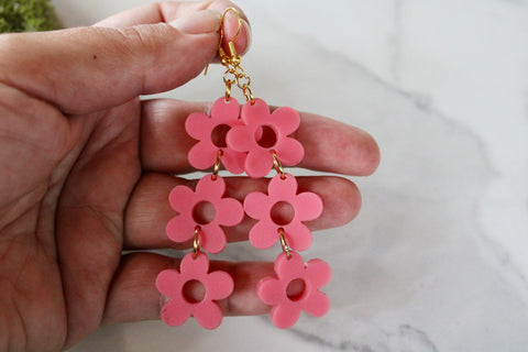 hot pink daisy dangle earrings