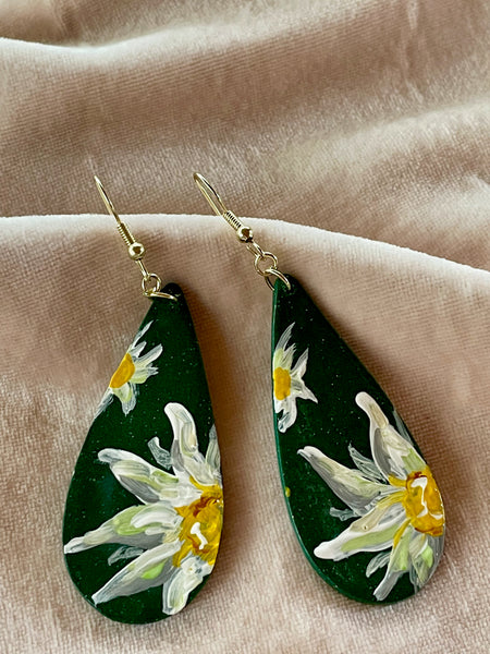 hand painted daisies polymer clay earrings