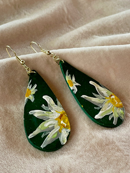 hand painted daisies polymer clay earrings