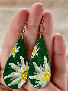 hand painted daisies polymer clay earrings