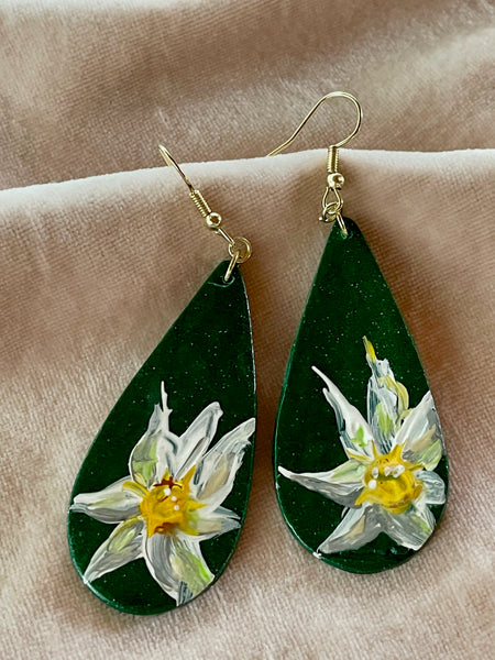 hand painted daisies polymer clay earrings