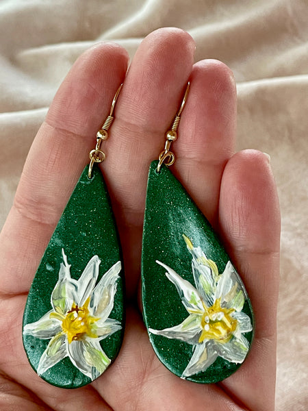 hand painted daisies polymer clay earrings