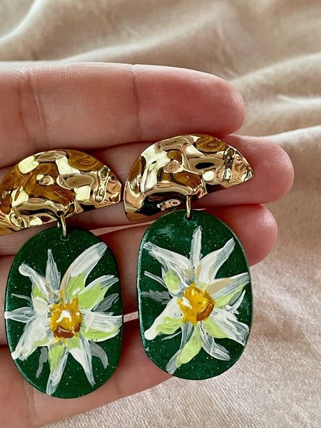 hand painted daisies polymer clay earrings