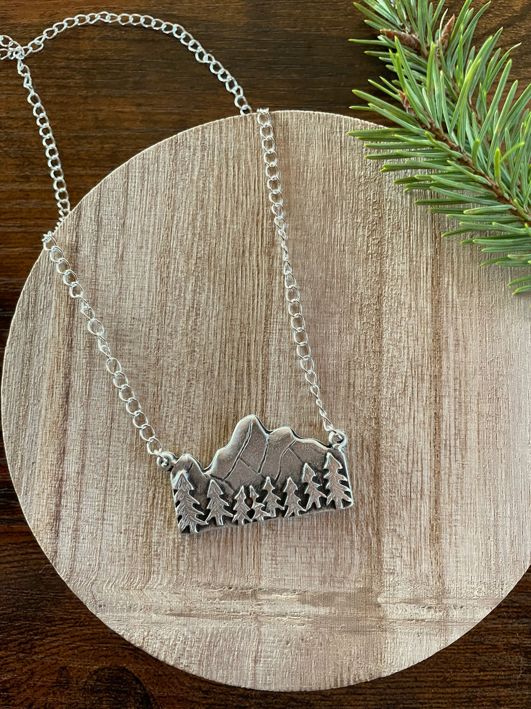Studded mountain range necklace – EarExpressions
