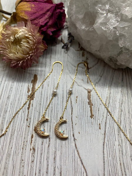 gold threader earrings // crescent moon // delicate earring // gold earring // threader jewelry // moon earring