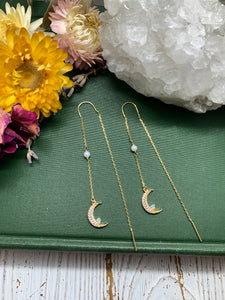 gold threader earrings // crescent moon // delicate earring // gold earring // threader jewelry // moon earring