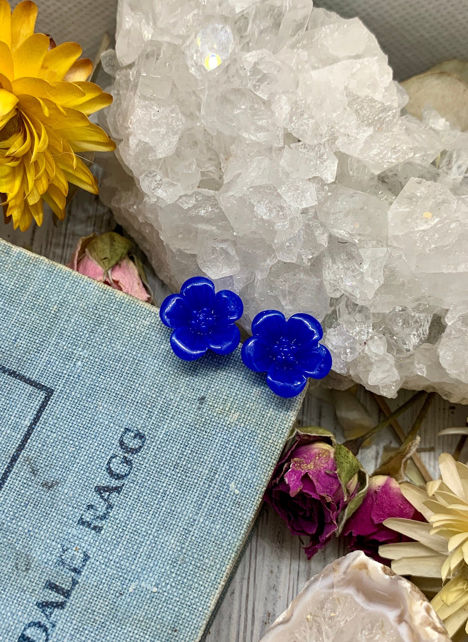 blue daisy flower earrings // stud earrings // hypoallergenic // holiday // gift // summer jewelry