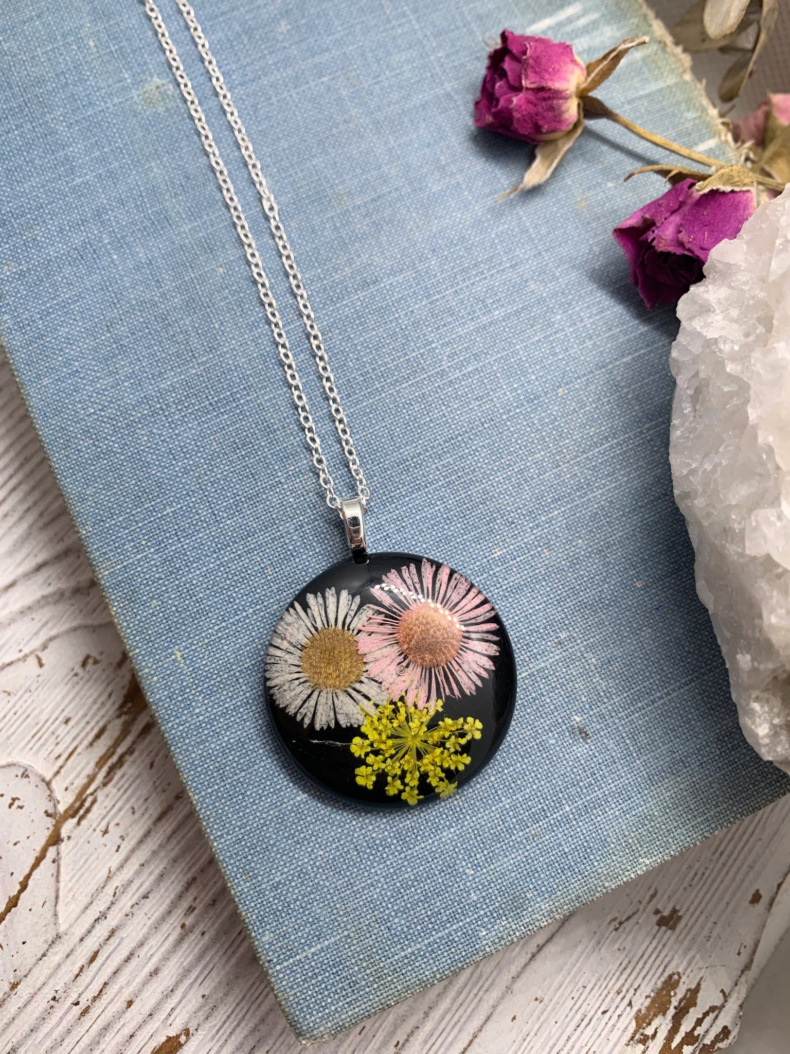 daisy wildflower necklace // gift for her // real wildflower // dried flower necklace // holiday // summer jewelry // gift